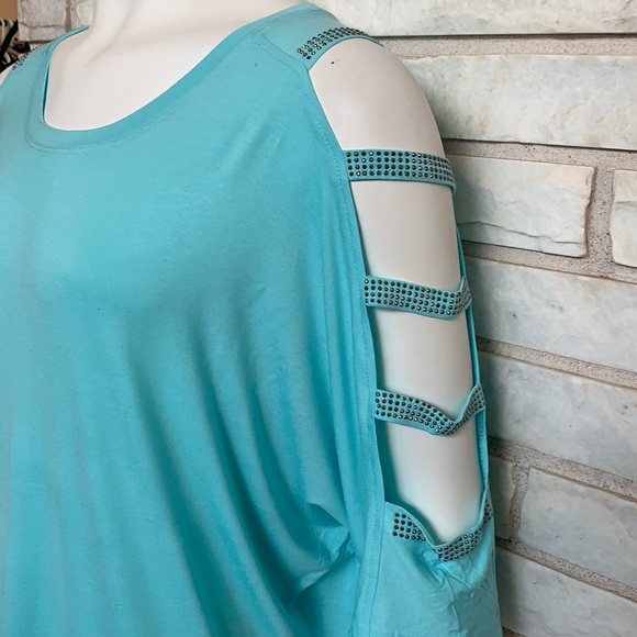 Amo&Roma cold shoulder top - Picture 2 of 11